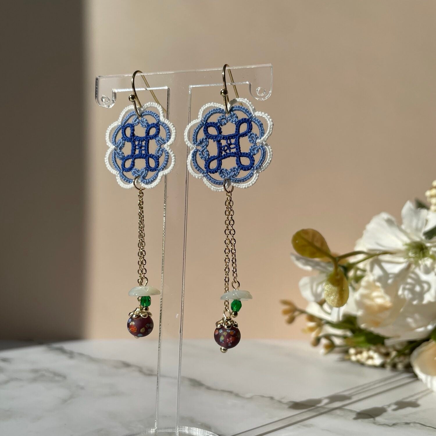 Boucles d’oreilles Geisha – Fleur en nacre et perles japonaises