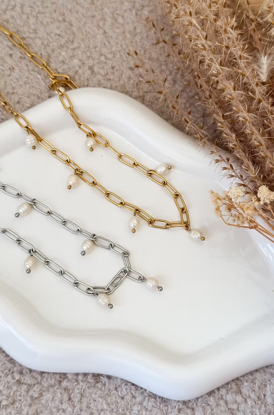 Sira Necklace