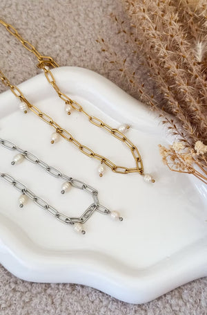 Sira Necklace
