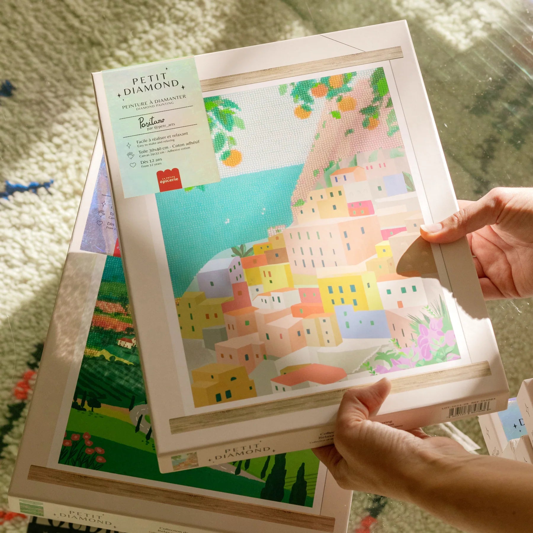 Deux Diamond Painting sont exposés.