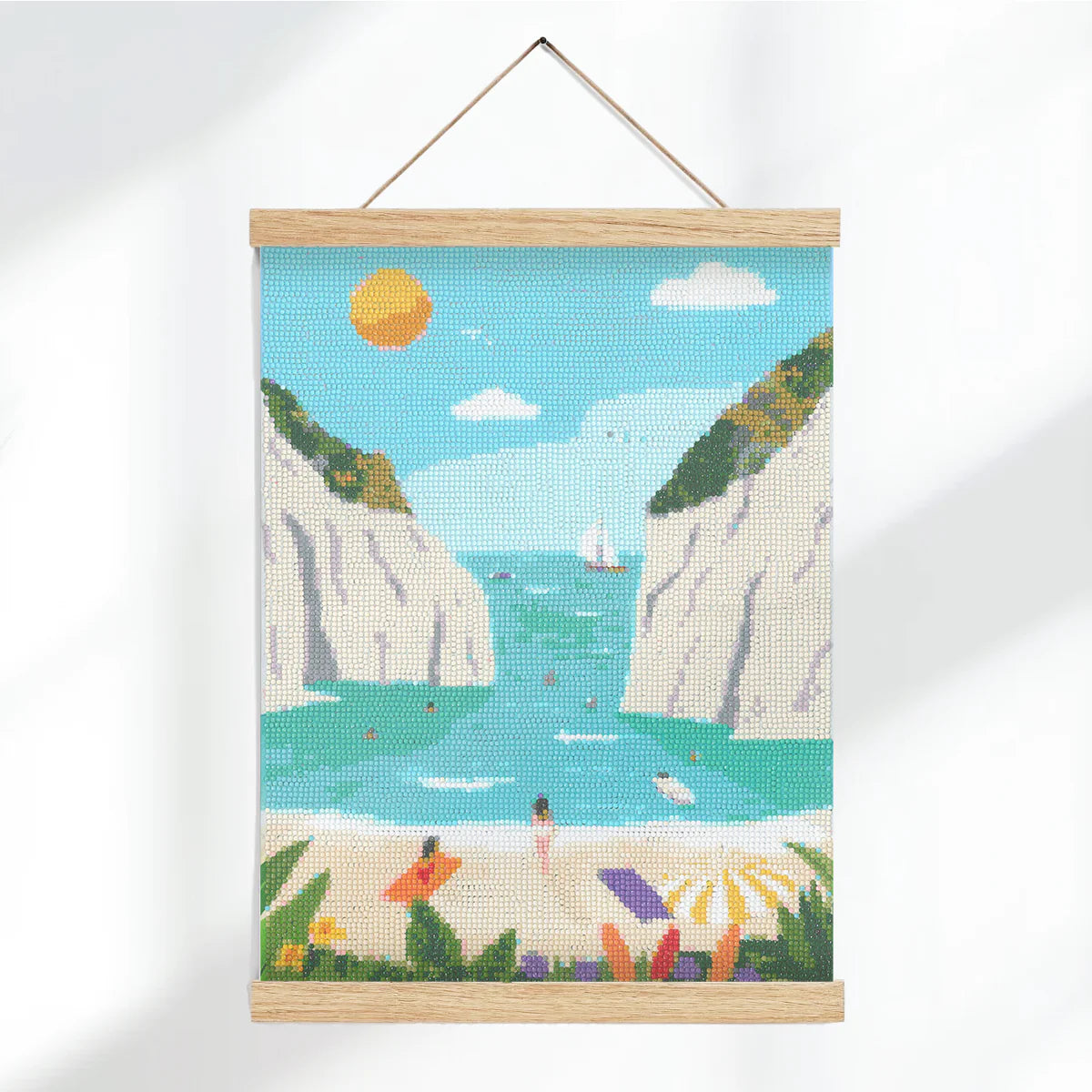 Toile finie Diamond Painting Stiniva Beach avec strass brillants, prête à être encadrée et exposée.