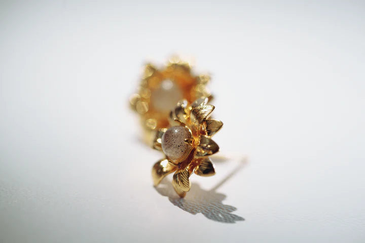 Boucles d'oreilles puces fleurs et pierre labradorite