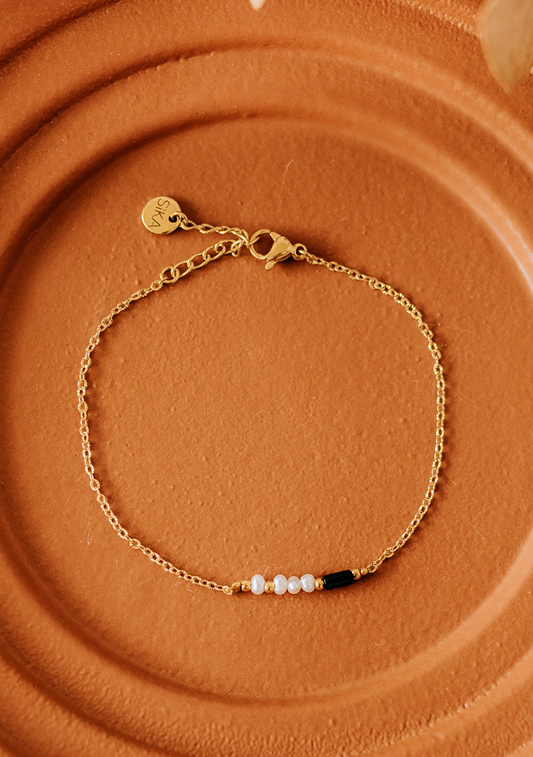 Baya Bracelet - Freshwater Pearls &amp; Black Agate