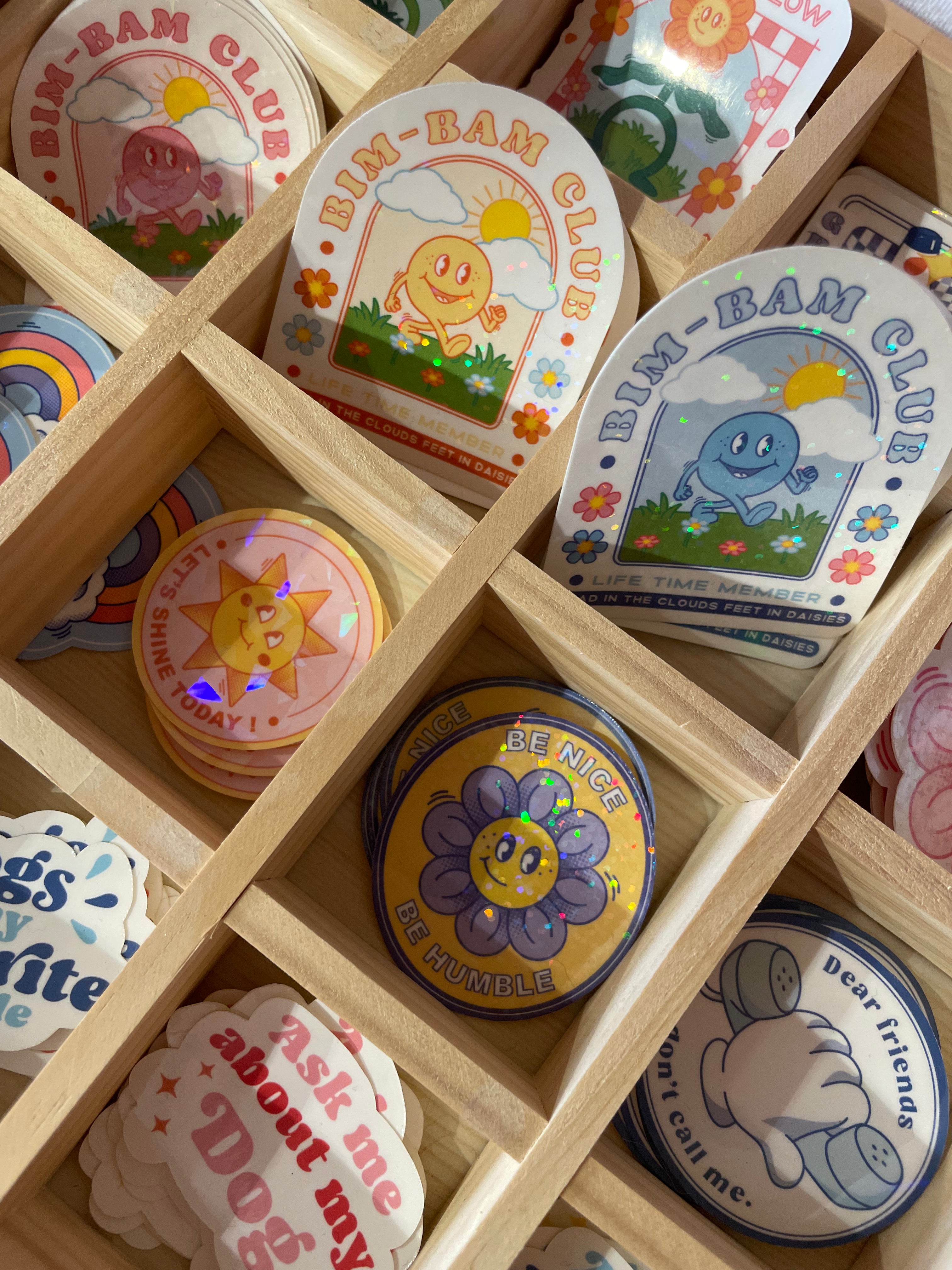 plusieurs stickers de la marque bim bam studio très colorés